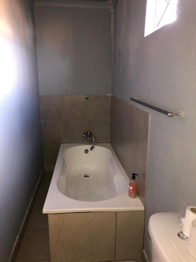 FGM Guesthouse 2 Alberton Extérieur photo